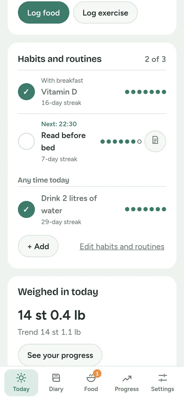 Habits and routines in NovaMode: vitamin D with breakfast, reading before bed at 22:30 and drinking 2 litres of water, each with its streak.